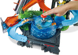 Hot Wheels Ultimate Gator Car Wash Playset with Color Shifters Toy Car in 1:64 Scale